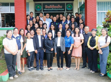 ตรวจเยี่ยมและรับฟังปัญหาของสมาชิกสหกรณ์นิคมประมงนครศรีธรรมราช จำกัด ณ จุดรวบรวมผลผลิตของสมาชิกสหกรณ์ โดยรับทราบถึงปัญหาความเดือดร้อนในเรื่องของการต่อทะเบียนเกษตรกรผู้เพาะเลี้ยงสัตว์น้ำของสมาชิกสหกรณ์ รวมทั้งเรื่องการขออนุญาตการเข้าทำประโยชน์ในที่ดินและติ ... พารามิเตอร์รูปภาพ 62